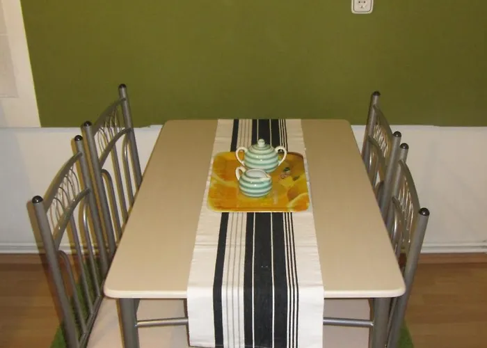 Heine Apartament *